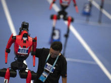 ciencia/20260823/robot-humanoide-bate-tiempo-usain-bolt-100-metros-939-segundos_451582