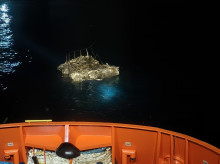 espana/galicia/20260825/rescatan-tres-tripulantes-palangrero-incendio-frente-estaca-bares-acabo-hundido_451946