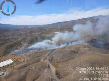 espana/andalucia/20260825/incendio-tres-villas-almeria-supera-300-hectareas-espera-darse-estabilizado_452071