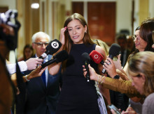espana/20260825/ester-munoz-explota-contra-sanchez-ante-robles-largo-vaciones-recomendo-lista-spotify_452096