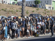 sociedad/20260825/sanidad-considera-bajo-riesgo-infecciones-ceuties-moderado-migrantes_452101