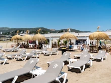 espana/cataluna/barcelona/20260829/chiringuito-castelldefels-premia-cerveza-gratis-quien-limpie-playa-colillas_452207
