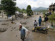 internacional/20260826/imagenes-violenta-riada-nepal-localidades-arrasadas-edificios-destruidos-puentes-destrozados_452449