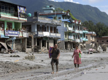 sociedad/sociedad-medio-ambiente/20260828/nepal-urge-poblacion-alejarse-riberas-ante-amenaza-colapso-lago_452938