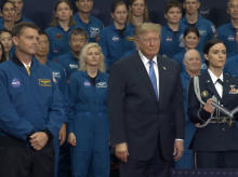 ciencia/20260828/trump-condecora-tripulacion-artemis-ii-historico-viaje-luna-fuimos-toda-humanidad_453224