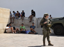 espana/20260829/cuatro-detenidos-apedrear-patrulla-militares-herir-sargento_453363