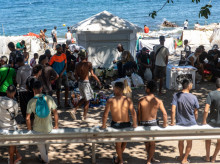 espana/20260830/tres-marroquies-detenidos-lanzar-botellas-liquido-corrosivo-patrulla-militares-ceuta_453596
