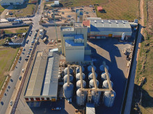 espana/castilla-la-mancha/20260901/gigante-manchego-nacido-siete-avicultores-vende-200-millones-kilos-pienso_453711