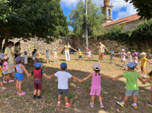 espana/galicia/20260901/galicia-dara-hasta-500-euros-familias-cuidar-hijos-asi-puede-solicitar-ayuda_454187