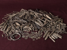 historia/20260905/hombre-descubre-jardin-mayor-tesoro-plata-epoca-vikinga-dinamarca_455709