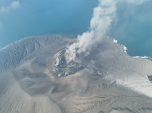 sociedad/sociedad-medio-ambiente/20260907/autoridades-indonesias-dan-terminada-erupcion-continua-25-horas-anak-krakatau_455982
