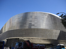 espana/madrid/20260907/vecinos-bernabeu-demandan-ayuntamiento-elevar-limites-acusticos-durante-partido-nfl_456242