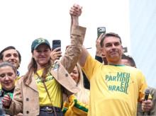 internacional/20260909/flavio-bolsonaro-aprovecha-corrupcion-juez-supremo-encerro-padre-sacudir-lula_456602