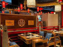 espana/galicia/20260910/netflix-elige-conocido-restaurante-oriental-coruna-rodaje-ultima-temporada-clanes_457247