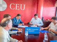 espana/andalucia/sevilla/20260910/ceu-fernando-iii-firma-convenio-club-natacion-mairena-apoyar-nadadores-alto-nivel_457275