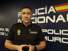espana/20260910/roba-furgoneta-huye-toda-velocidad-termina-empotrado-contra-local-murcia_457298