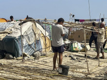 espana/20260915/menos-tres-inmigrantes-heridos-pelea-multitudinaria-playa-trampolin_458878
