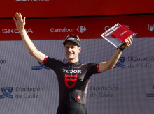 deportes/20260910/kung-lleva-crono-jerez-enric-solo-cede-33-segundos-roglic_457550