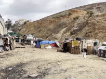 espana/20260912/centenar-marroquies-siguen-acampados-solar-ardio-tarajal_458096