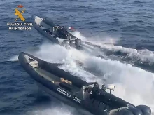espana/andalucia/20260913/cinco-detenidos-varios-heridos-embestir-narcolancha-patrullera-almeria_458335