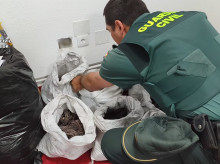 espana/castilla-y-leon/20260914/extrana-maniobra-coche-acabo-cuatro-rumanos-investigados-ocho-sacos-cobre-incautados-zamora_458437