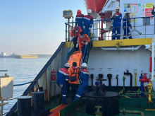 internacional/20260914/cubierta-hundida-casco-flotando-asi-localizaron-barco-pasajeros-naufragio-indonesia_458551