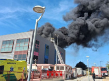 espana/cataluna/barcelona/20260914/incendio-nave-textil-mataro-barcelona-provoca-gran-columna-humo_458591