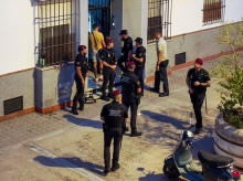 espana/andalucia/sevilla/20260915/hallan-nino-diez-anos-muerto-casa-sevilla-educacion-habla-presunto-suicidio_458915