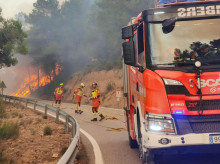 espana/comunidad-valenciana/valencia/20260916/dos-bomberos-trabajaban-incendio-tuejar-encuentran-heridos_459202