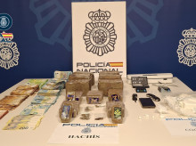 espana/galicia/20260916/detienen-vecino-orense-vender-droga-incautan-ocho-kilos-hachis-70000-euros-dos-coches-alta-gama_459370