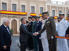 espana/20260917/abucheos-elma-saiz-aplausos-feijoo-acto-dia-melilla_460039