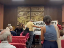 espana/cataluna/barcelona/20260918/activistas-abortistas-asaltan-acto-testimonios-provida-parroquia-barcelona_460061
