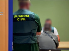 espana/comunidad-valenciana/20260918/atan-pies-manos-hombre-le-someten-durante-horas-agresiones-robarle-20000-euros-joyas-criptomonedas_460177