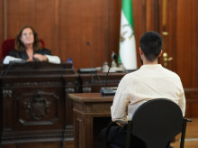 espana/andalucia/sevilla/20260918/acusado-muerte-ana-buza-dice-quiso-salvarla-cuando-ella-precipito-coche-suicidarse_460363