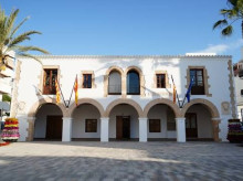 espana/baleares/20260919/hasta-5000-euros-volver-ibiza-santa-eularia-busca-recuperar-jovenes-profesionales_460585
