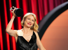 cine-tv-series/20260920/naomi-watts-deslumbra-alfombra-san-sebastian-festival-cine_460669