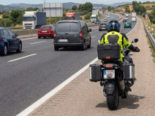 motor/20260926/guardia-civil-contradice-dgt-nadie-controlar-motos-vayan-30-kmh-arcen_460797