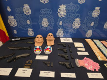 espana/andalucia/malaga/20260921/detienen-marbella-malaga-dos-narcos-menores-edad-machetes-pistolas-semiautomaticas_460894