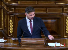 espana/20260924/spray-pimienta-vazquez-balas-rufian-objetos-sorprendentes-mostrados-congreso_462543
