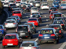 motor/20260927/articulo-134-ley-trafico-dice-claro-multa-100-euros-permanecer-parado-motor-arrancado-aunque-pongas-baliza-v16_463055