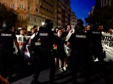 espana/castilla-y-leon/20260926/tension-entre-manifestantes-policia-asi-acabo-protesta-desahucio-maricarmen-valladolid_463059