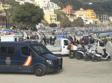 espana/20260927/expulsan-espana-tres-marroquies-forzar-menor-playa-trampolin-ceuta_463354