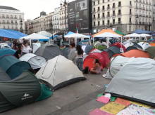 espana/20260928/acampados-sol-retratan-ante-camaras-debate-tener-dos-casas-superprivilegio_463705