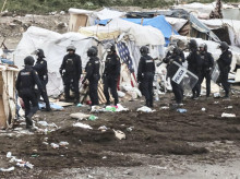 espana/20260929/policia-vuelve-intervenir-playa-ceuta-trasladar-inmigrantes-campamento-gobierno_463849