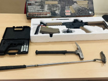 espana/la-voz-de-cordoba/actualidad/20260929/policia-local-cordoba-requisa-dos-armas-fuego-simuladas-katanas-controles_463867