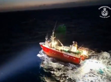 espana/galicia/20260930/tres-horas-media-vuelo-evacuar-helicoptero-marinero-herido-gravedad-100-millas-cabo-vilan_464376