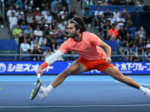 deportes/tenis/20261003/alcaraz-vence-arnaldi-autoridad-consigue-pase-cuartos-torneo-tokio_465619