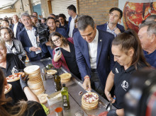 espana/galicia/20261001/sanchez-harta-marisco-galicia-entre-gritos-rechazo-vete-aqui-sinverguenza_465095
