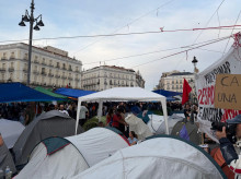 espana/20261002/mujer-58-anos-acampa-sol-refutar-consignas-manifestantes-acaban-expulsandola_465183