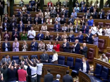 espana/20261002/forzada-ovacion-psoe-sanchez-entrar-hemiciclo-dia-juega-votaciones-vivienda_465290